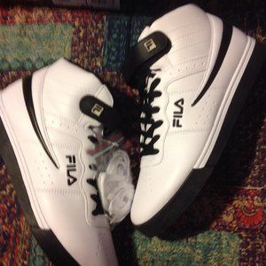 FILA VULC 13 White with Black Details Mid Sneakers - 11.5 - New in Box